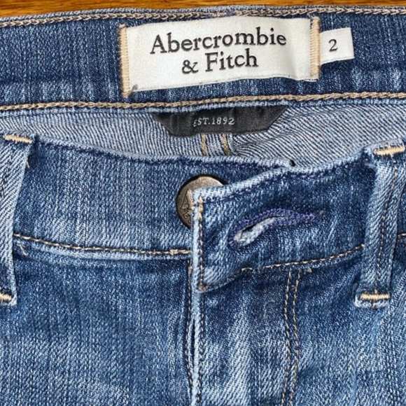 LAST CHANCE - Abercrombie & Fitch Jean Shorts size 2 - Picture 4 of 7